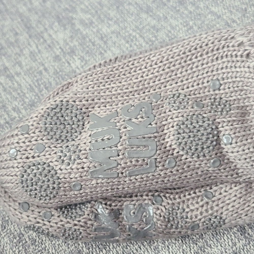 ⭐️40% Off⭐️ Muk Luks Dark Grey Cabin Slipper Socks - Picture 8 of 12